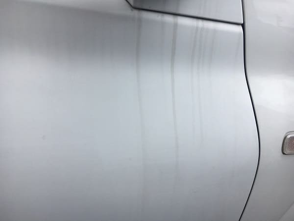 意外と知らない 白い車の水垢を簡単に お手軽に 安く 落とす方法を解説します シルバーパールブログ